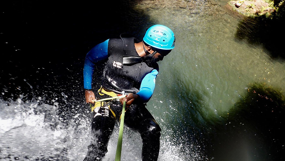 CANYONING